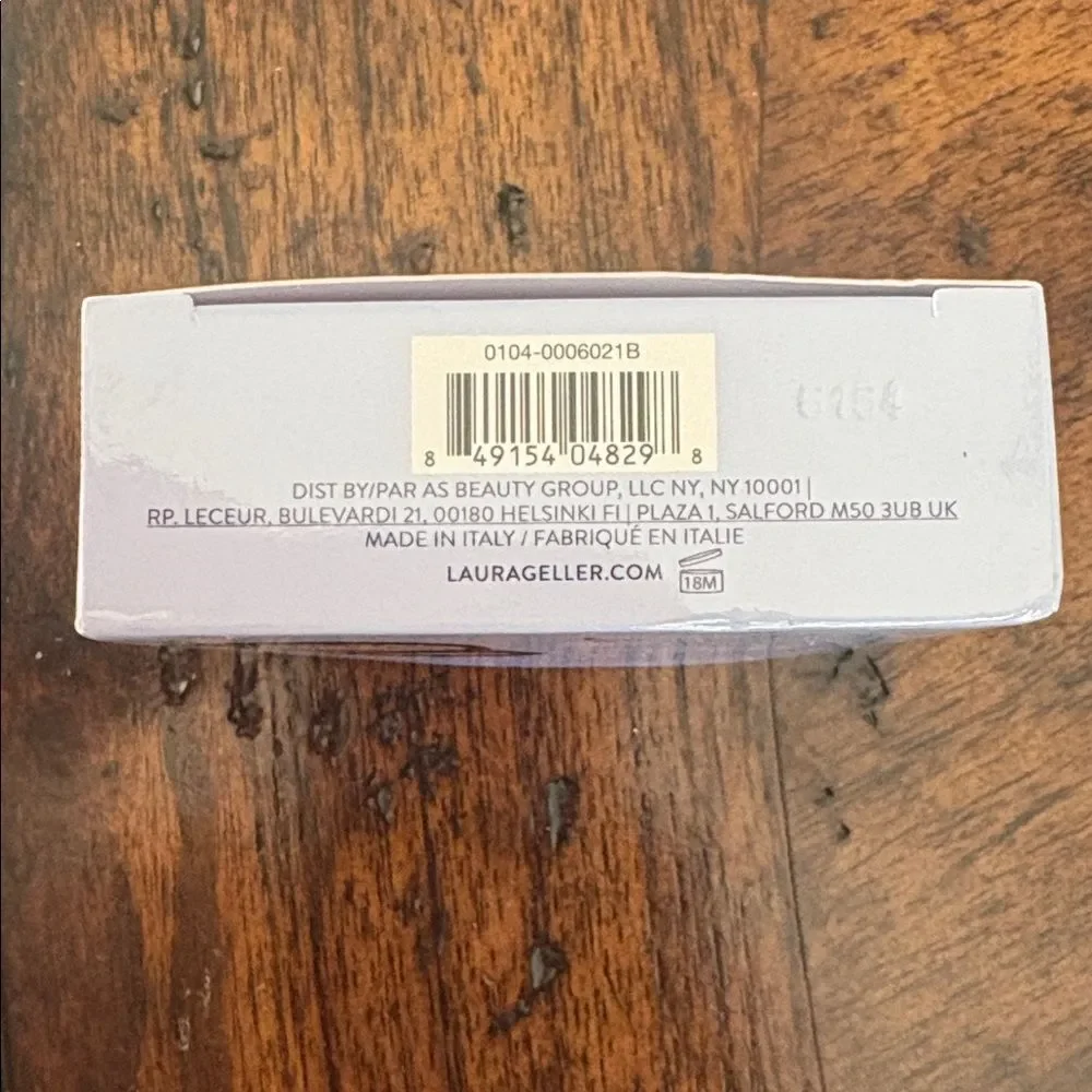 NIB Laura Geller Baked Balance-n-Brighten Color Correcting Foundation Porcelain